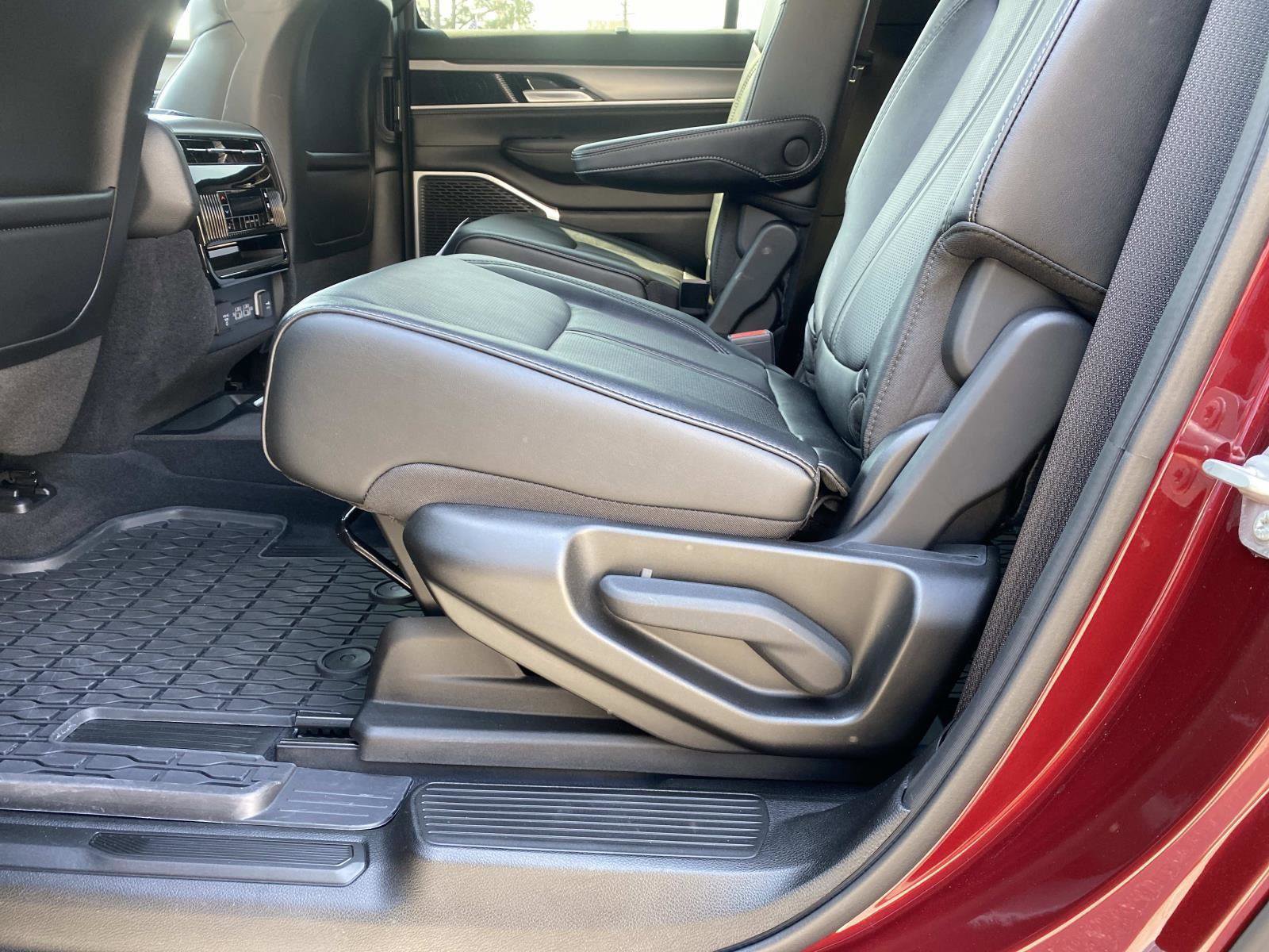 Certified 2024 Jeep Wagoneer Series II w/ Convenience Group I image 19