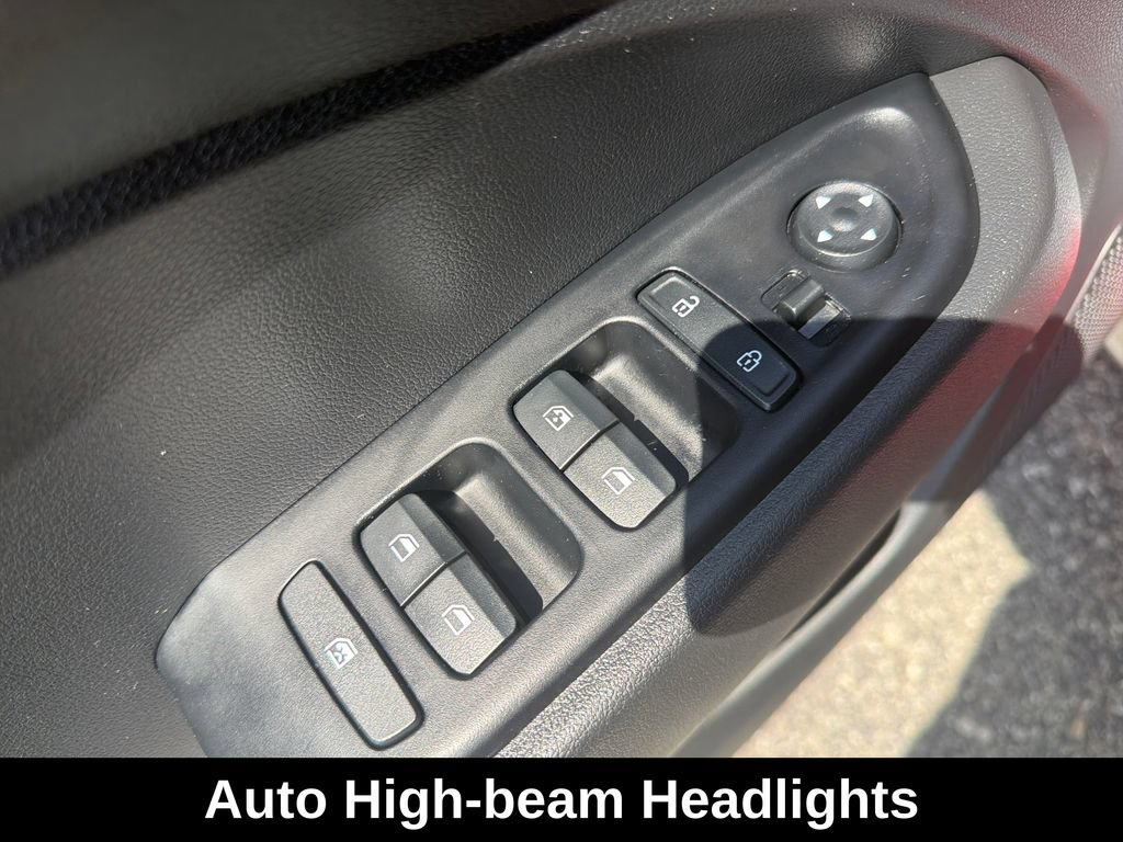 Used 2025 Hyundai Venue Limited FWD image 14