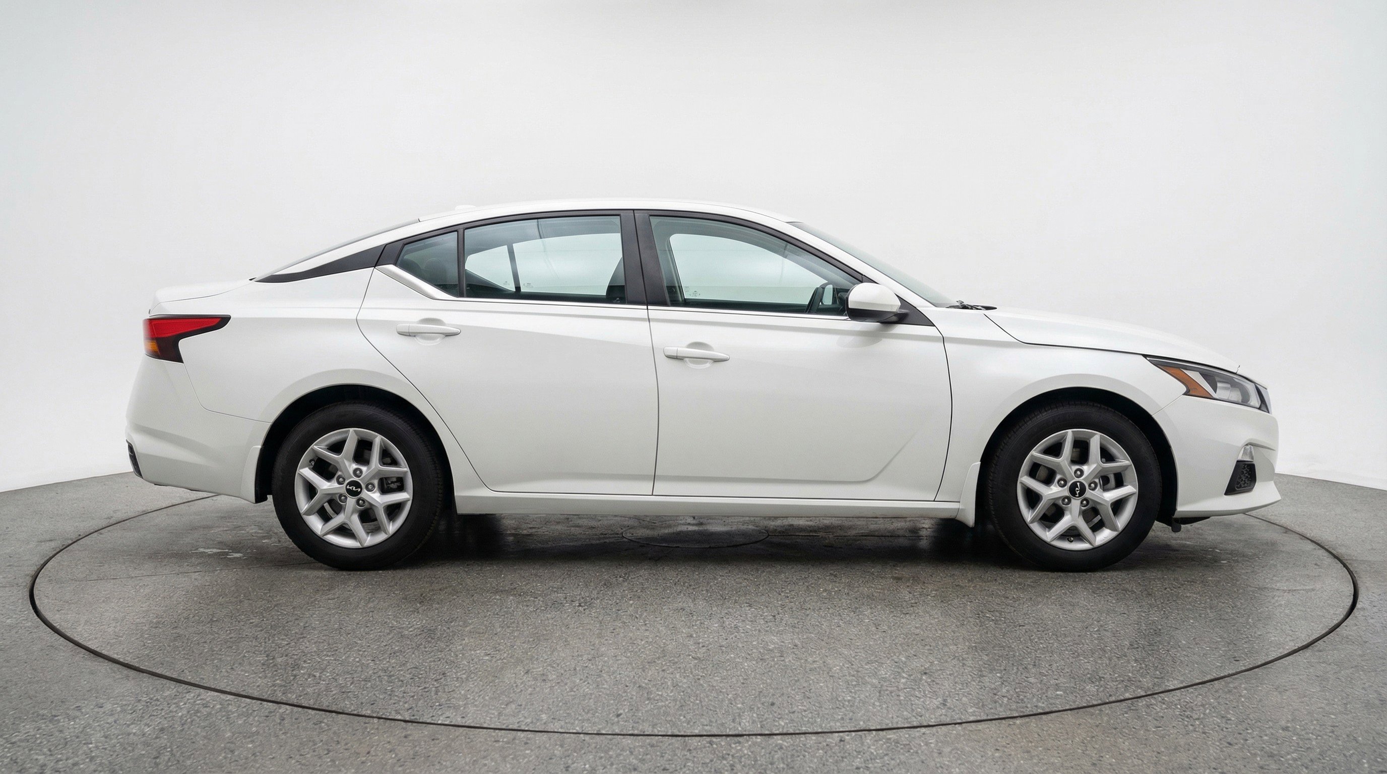 Used 2025 Nissan Altima 2.5 SV image 11