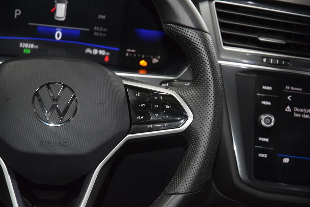 Used 2023 Volkswagen Tiguan SE R-Line AWD/4WD image 35