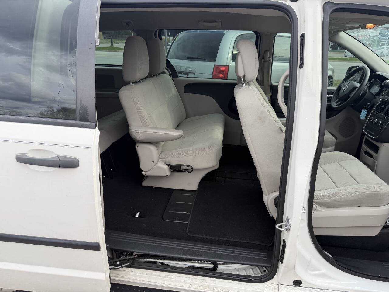 Used 2013 Dodge Grand Caravan American Value Package FWD image 6