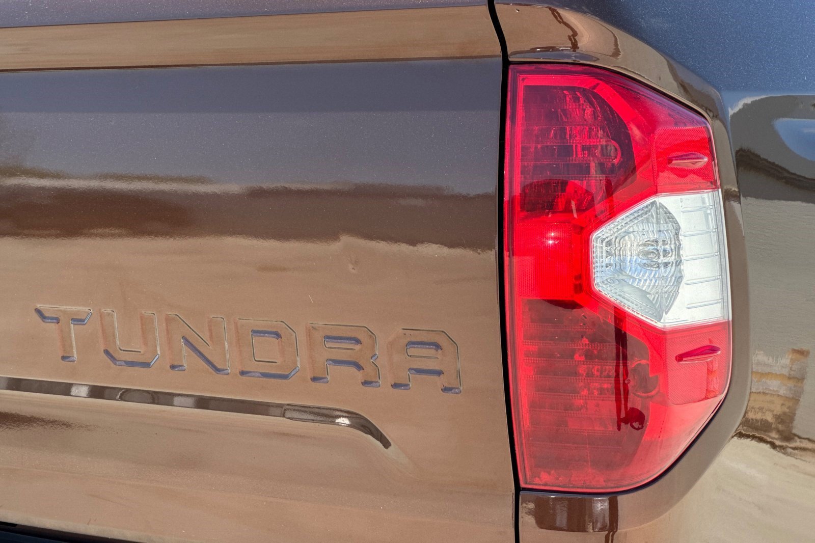Used 2016 Toyota Tundra Limited w/ Limited Premium Package AWD/4WD image 12