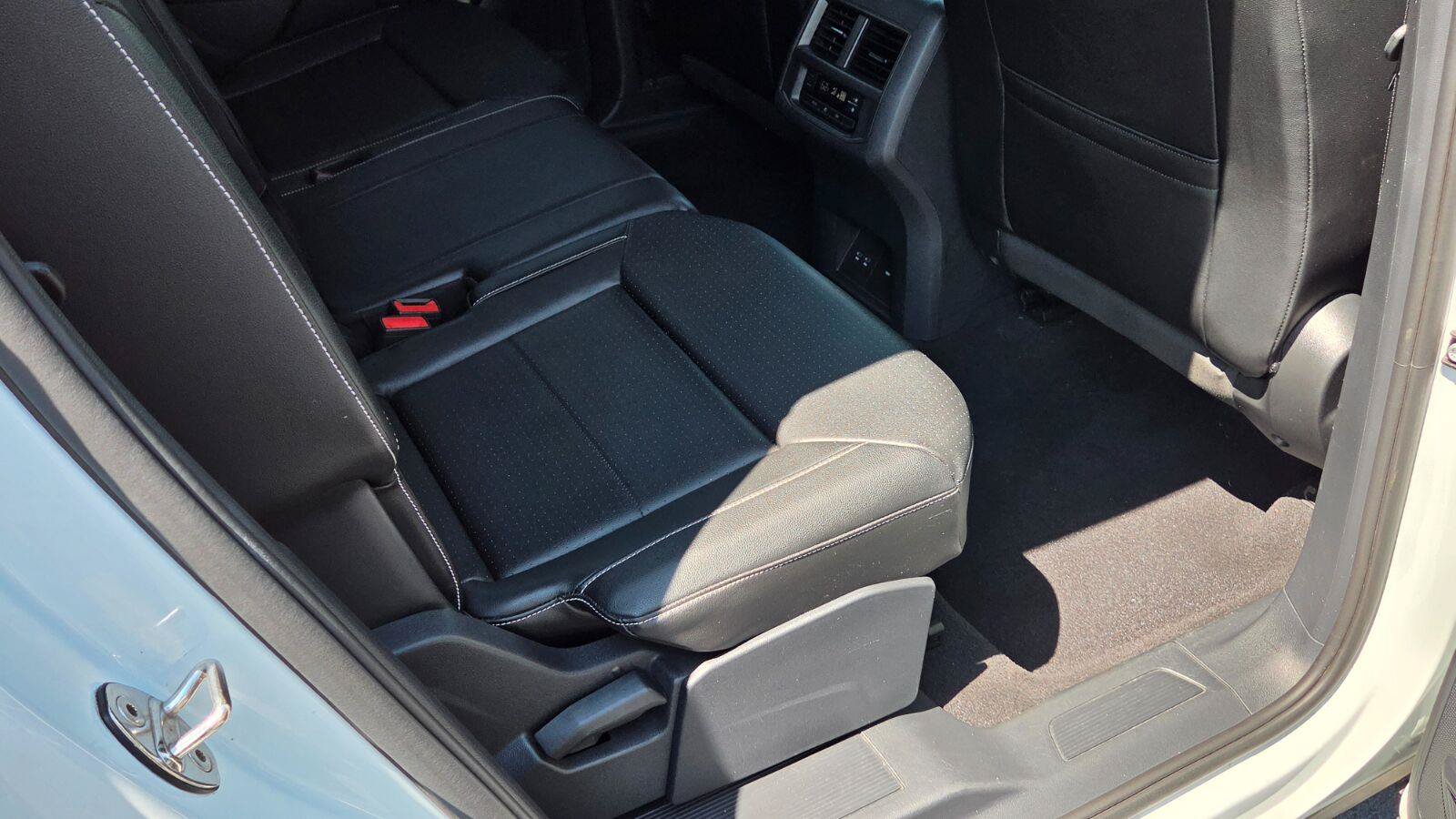 Certified 2023 Volkswagen Atlas SE w/ Black Wheel Package FWD image 56