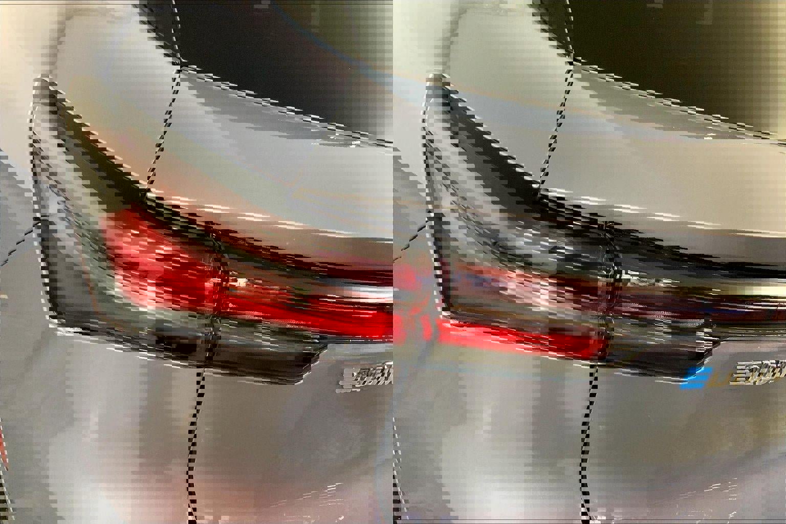 Used 2025 Chevrolet Equinox EV LT FWD image 27