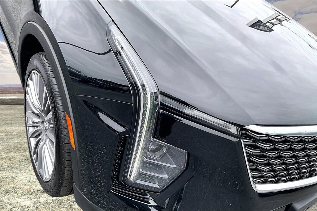 Used 2024 Cadillac XT4 Premium Luxury AWD/4WD image 31