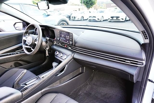 Used 2021 Hyundai Elantra SE w/ Cargo Package image 10
