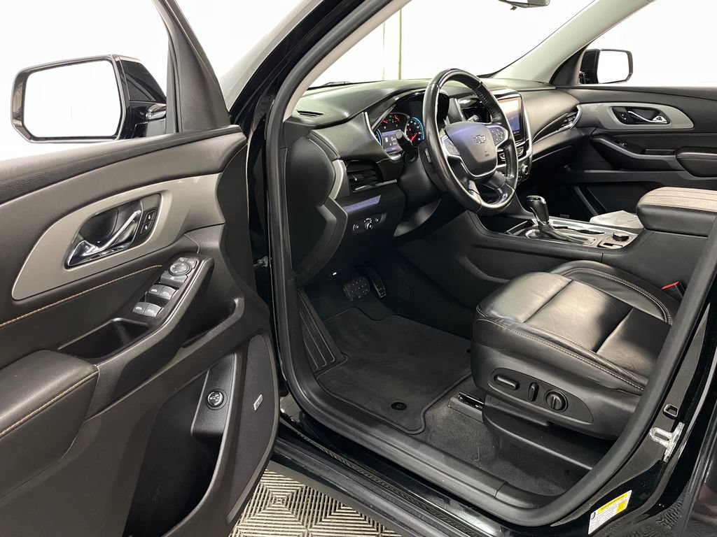 Used 2020 Chevrolet Traverse RS AWD/4WD image 23