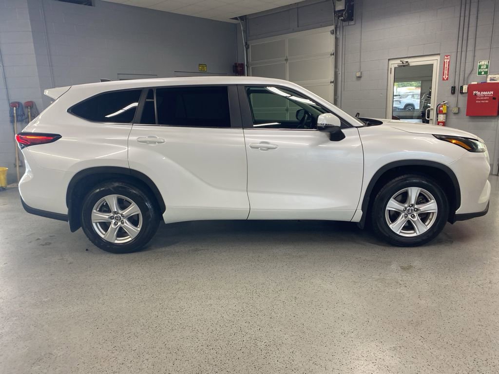 Used 2023 Toyota Highlander L image 9
