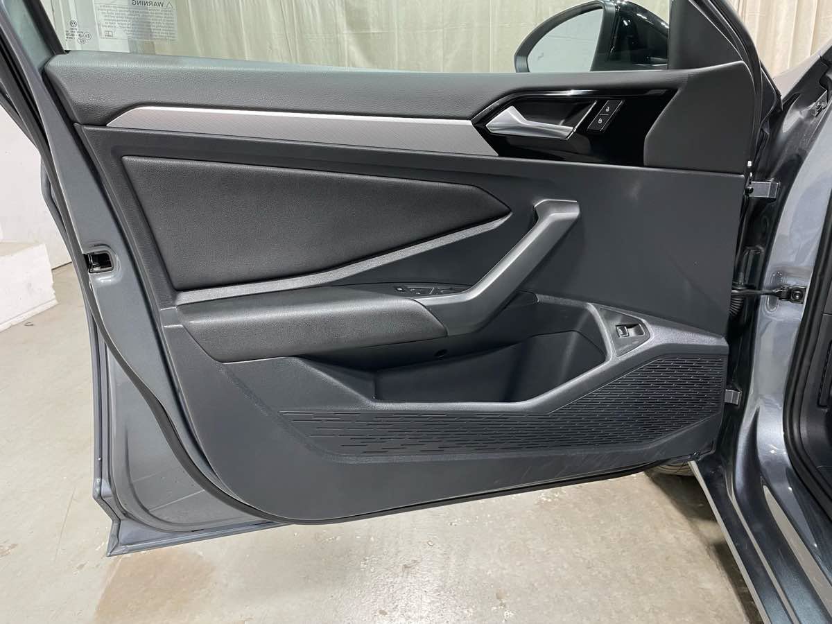 Used 2019 Volkswagen Jetta R-Line FWD image 8