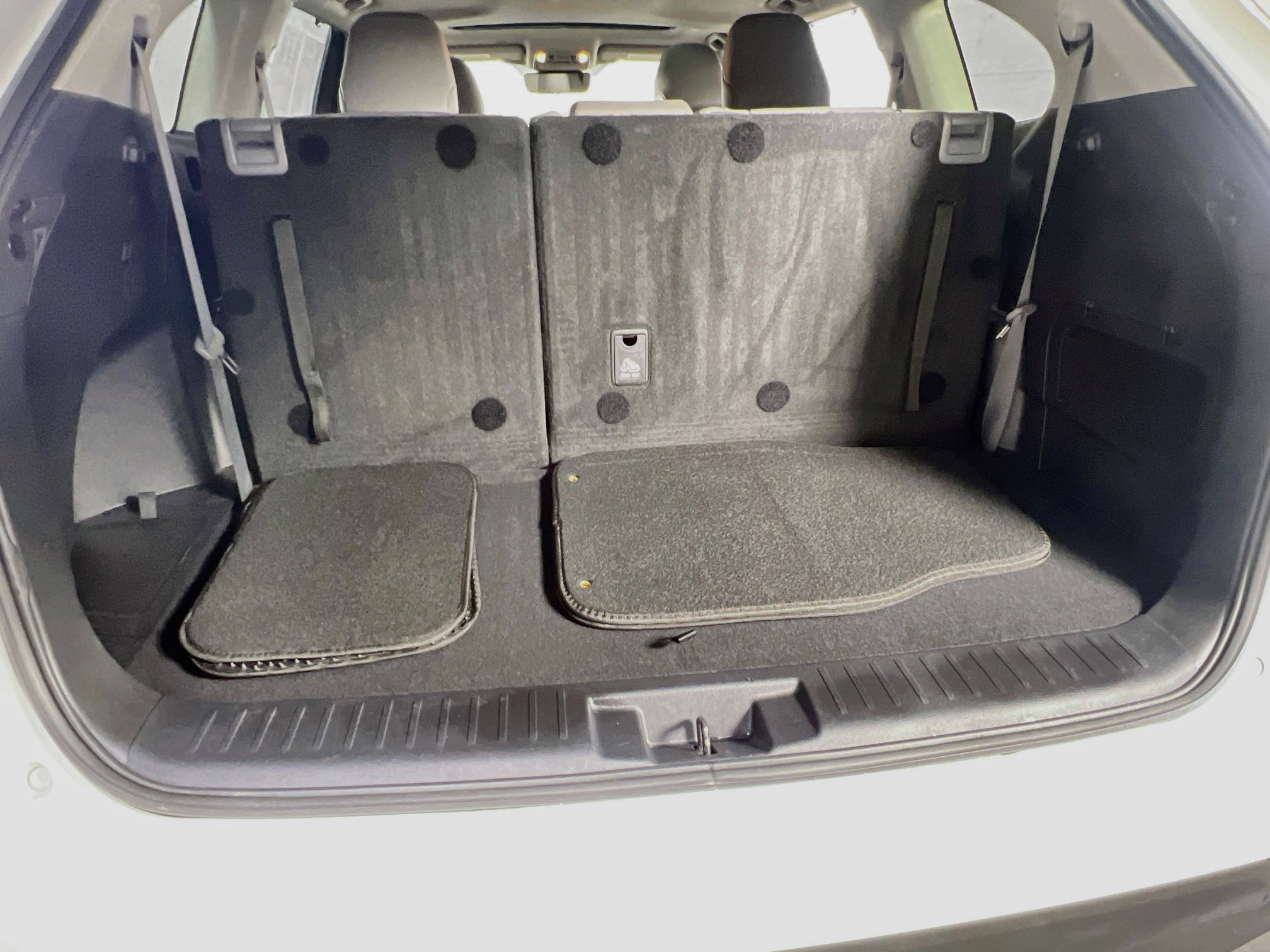 Used 2021 Toyota Highlander XLE AWD/4WD image 25
