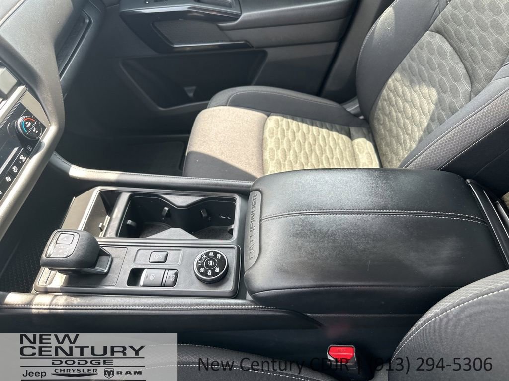 Used 2023 Nissan Pathfinder S image 21