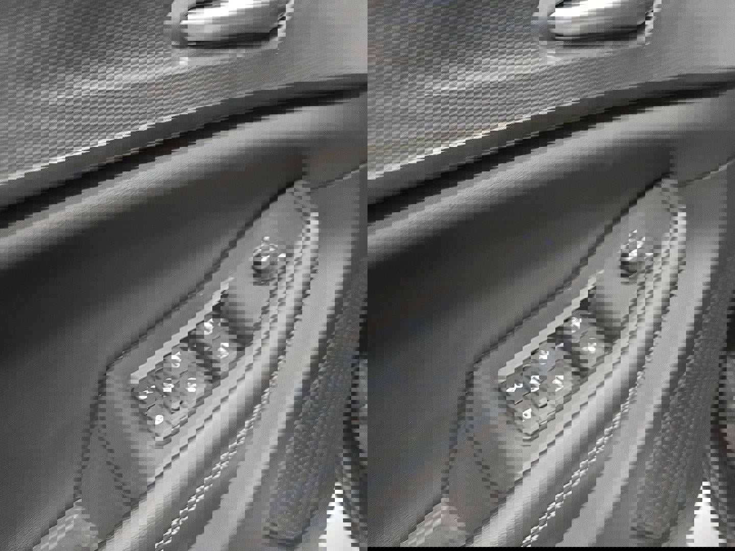 Used 2024 Jeep Grand Cherokee Altitude image 9