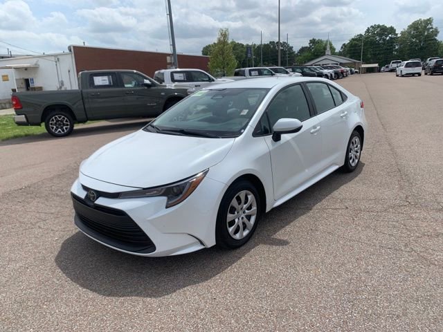 Used 2026 Toyota Corolla LE FWD image 3