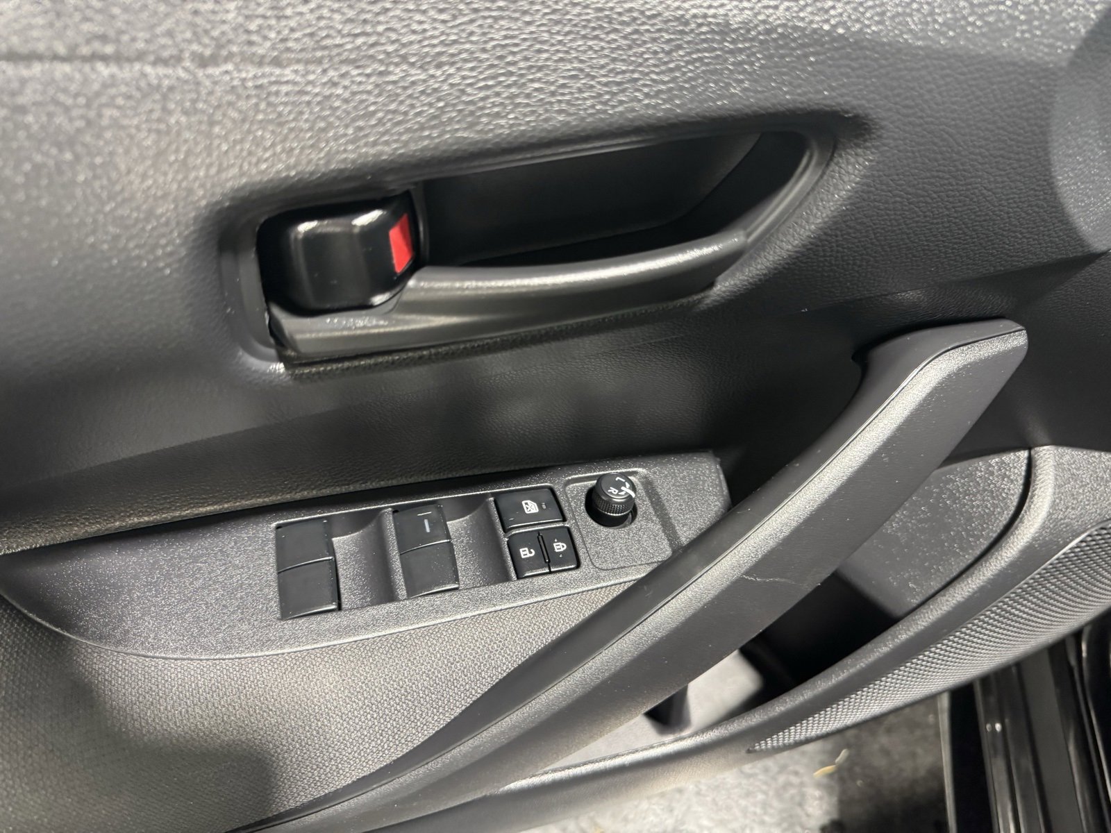 Used 2024 Toyota Corolla LE w/ LE Convenience Package image 18