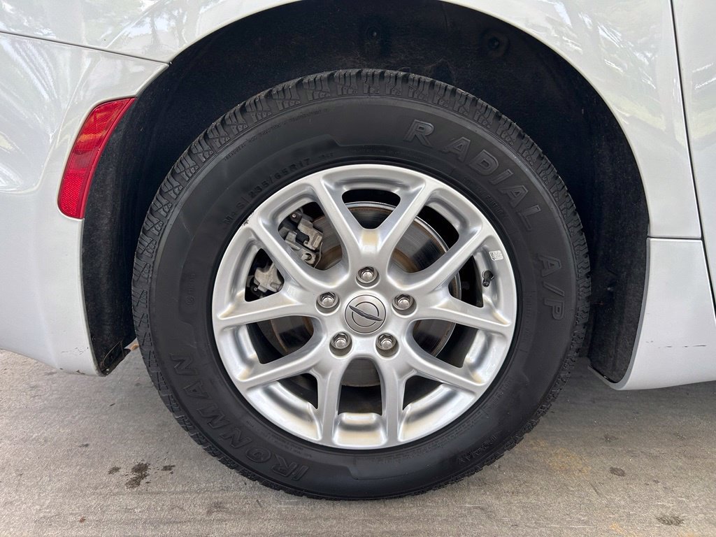 Used 2024 Chrysler Pacifica Touring-L FWD image 19