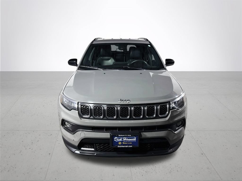Used 2023 Jeep Compass Latitude w/ Convenience Group AWD/4WD image 3
