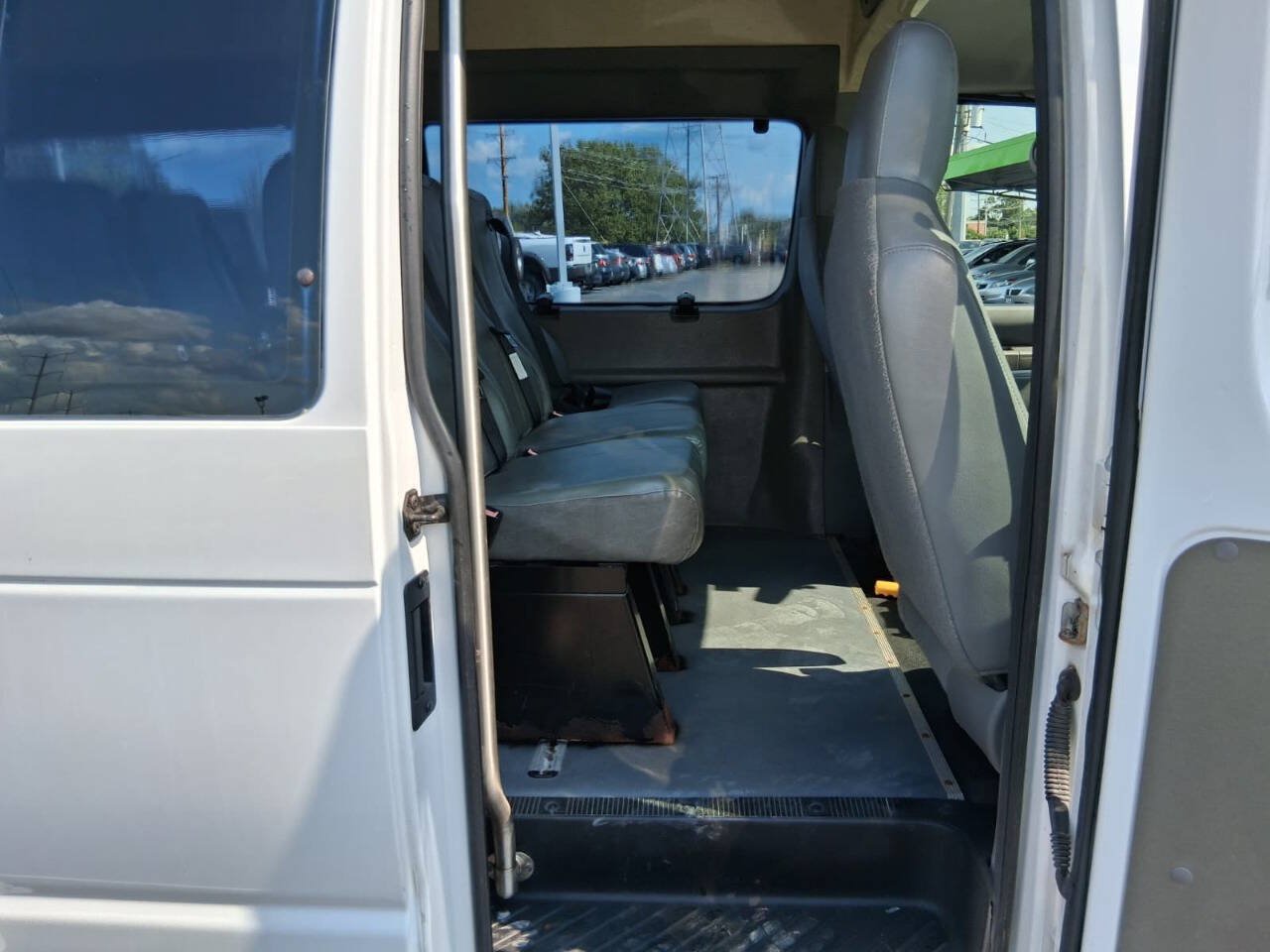 Used 2009 Ford E-250 and Econoline 250 Extended RWD image 21