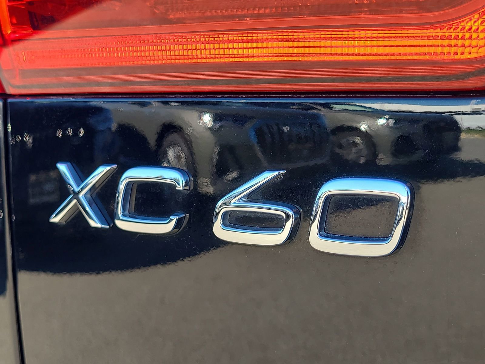 Used 2019 Volvo XC60 T5 R-Design w/ Protection Package Premier image 7