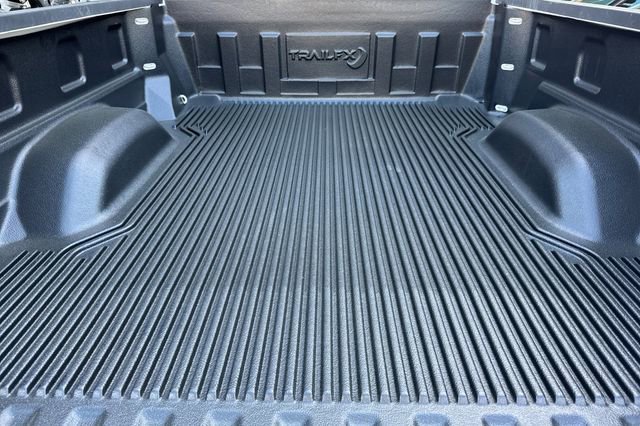 Used 2025 Chevrolet Silverado 2500 LT w/ Convenience Package image 17