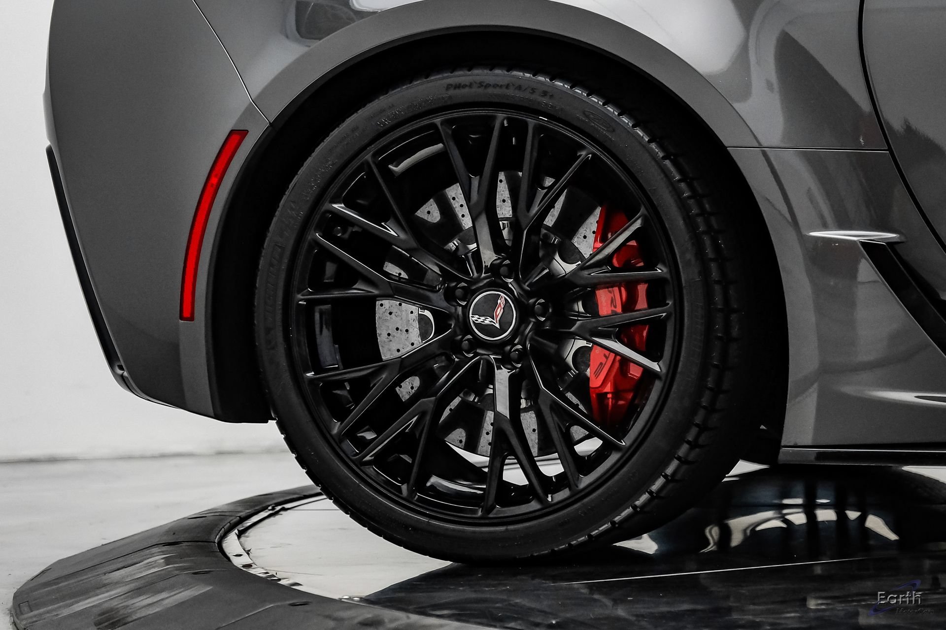 Used 2015 Chevrolet Corvette Z06 w/ 3LZ Preferred Equipment Group RWD image 99