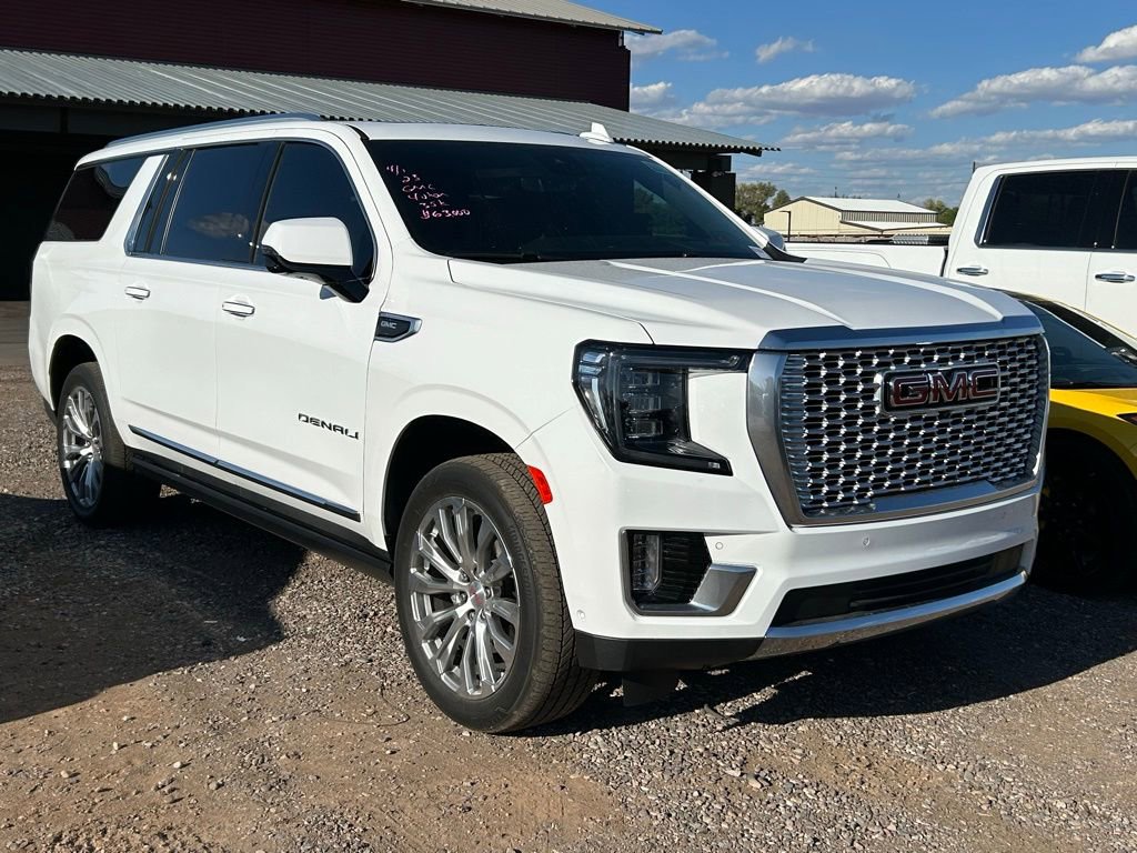 Used 2023 GMC Yukon XL Denali w/ Advanced Technology Package image 2