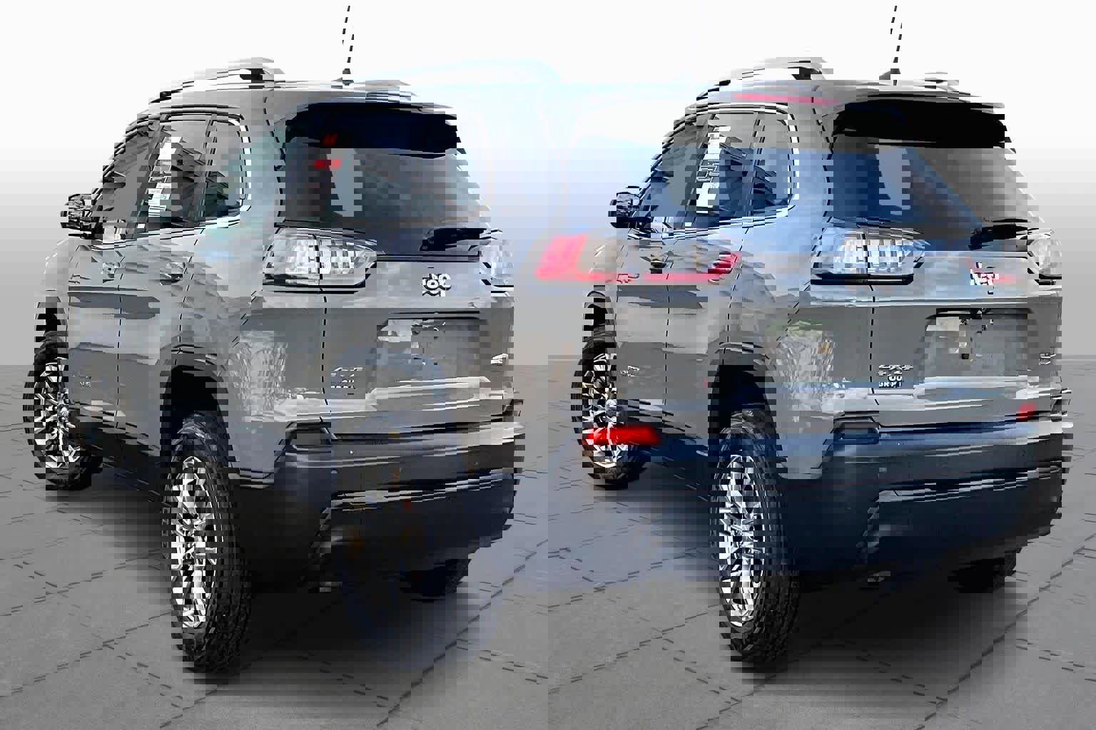 Used 2019 Jeep Cherokee Latitude Plus w/ Cold Weather Group image 10