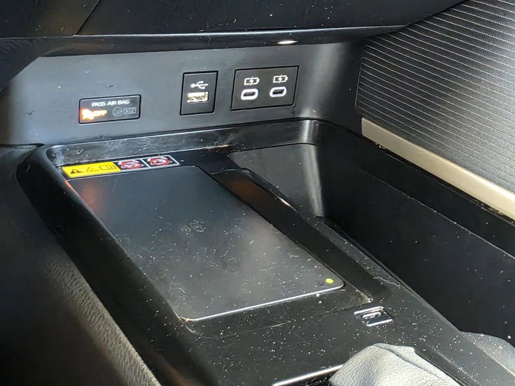 Used 2025 Toyota Camry SE FWD image 19