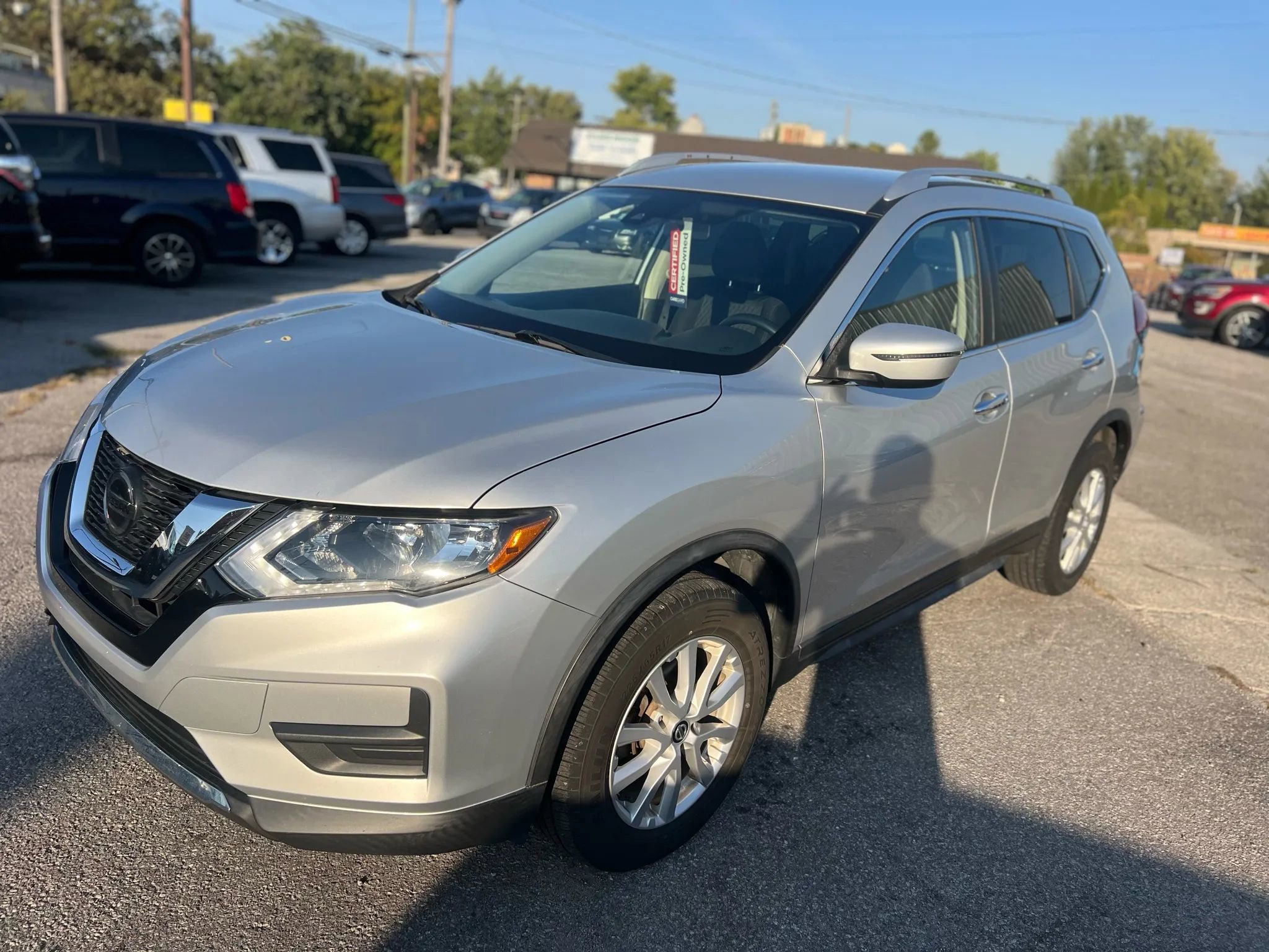 Used 2020 Nissan Rogue SV image 3