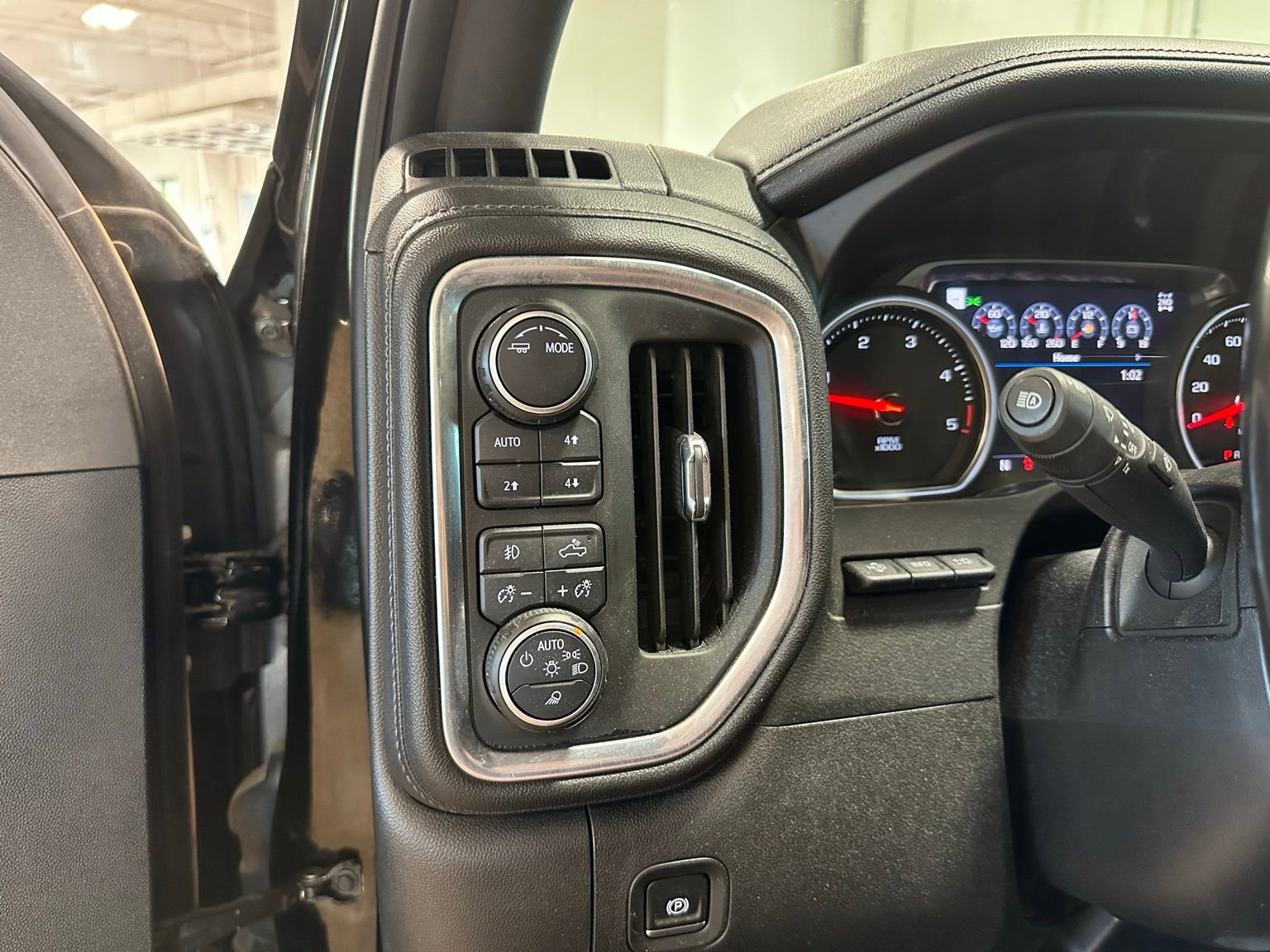 Used 2021 Chevrolet Silverado 3500 High Country image 23