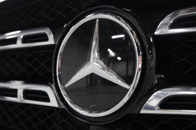 Used 2022 Mercedes-Benz GLS 450 4MATIC image 4