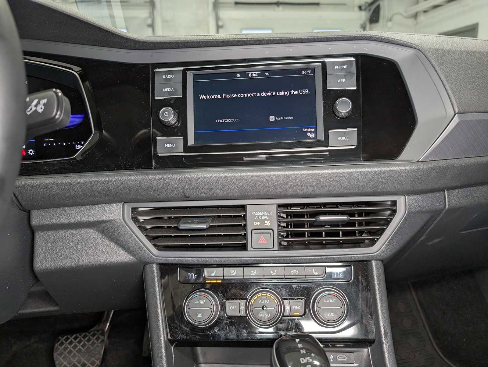 Used 2024 Volkswagen Jetta SE image 30