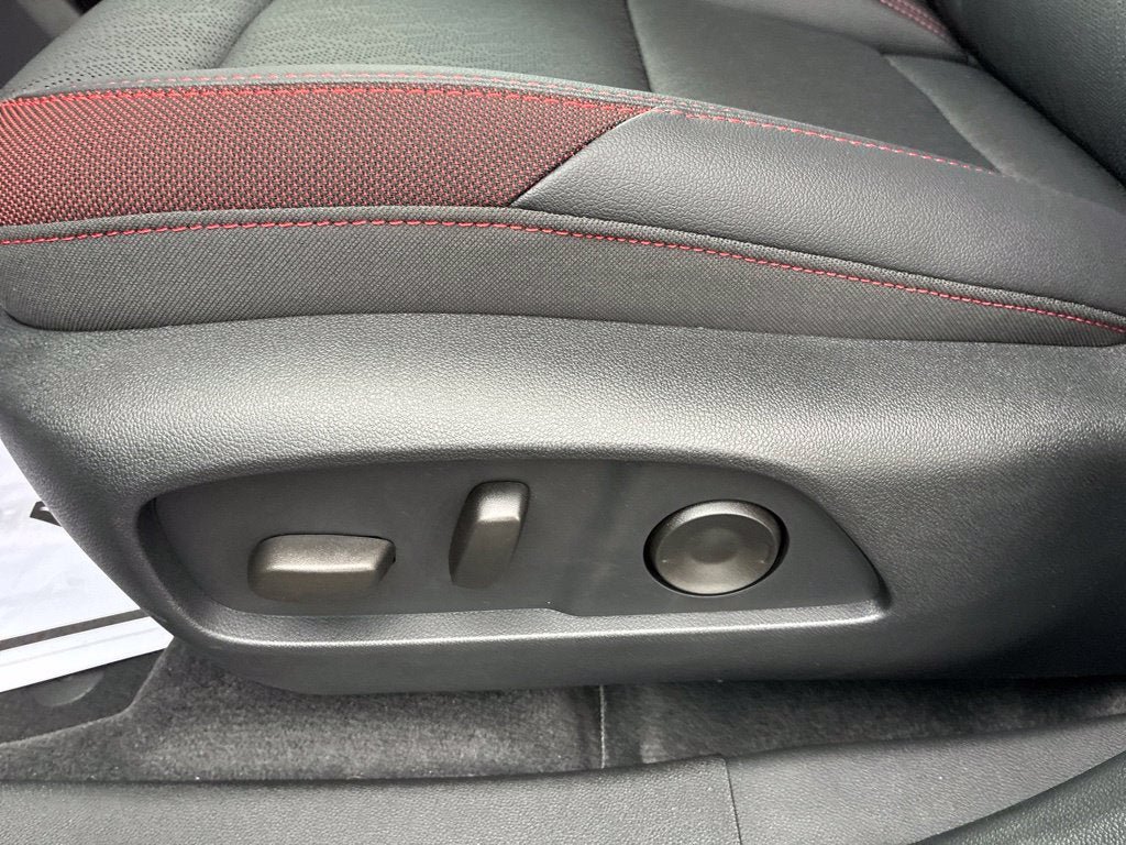 New 2027 Chevrolet Equinox RS AWD/4WD image 3