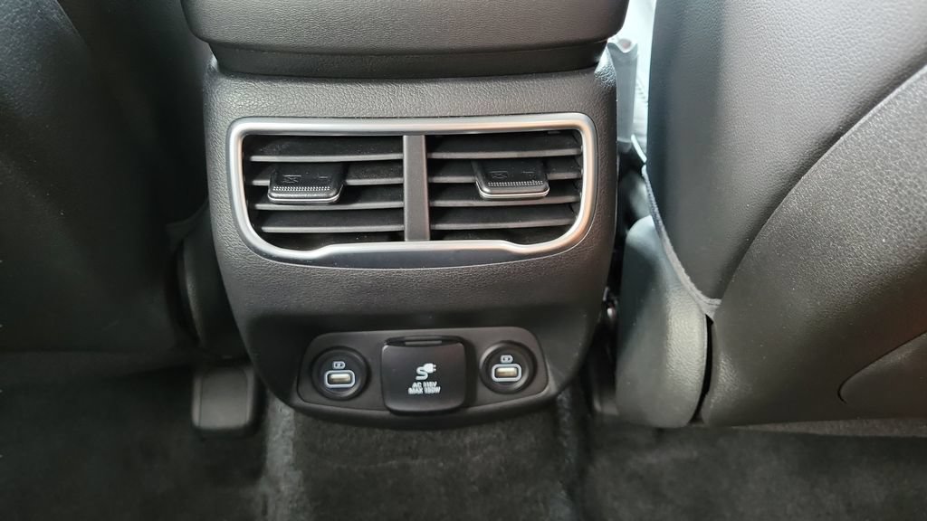 Certified 2023 Hyundai Santa Fe Limited FWD image 18