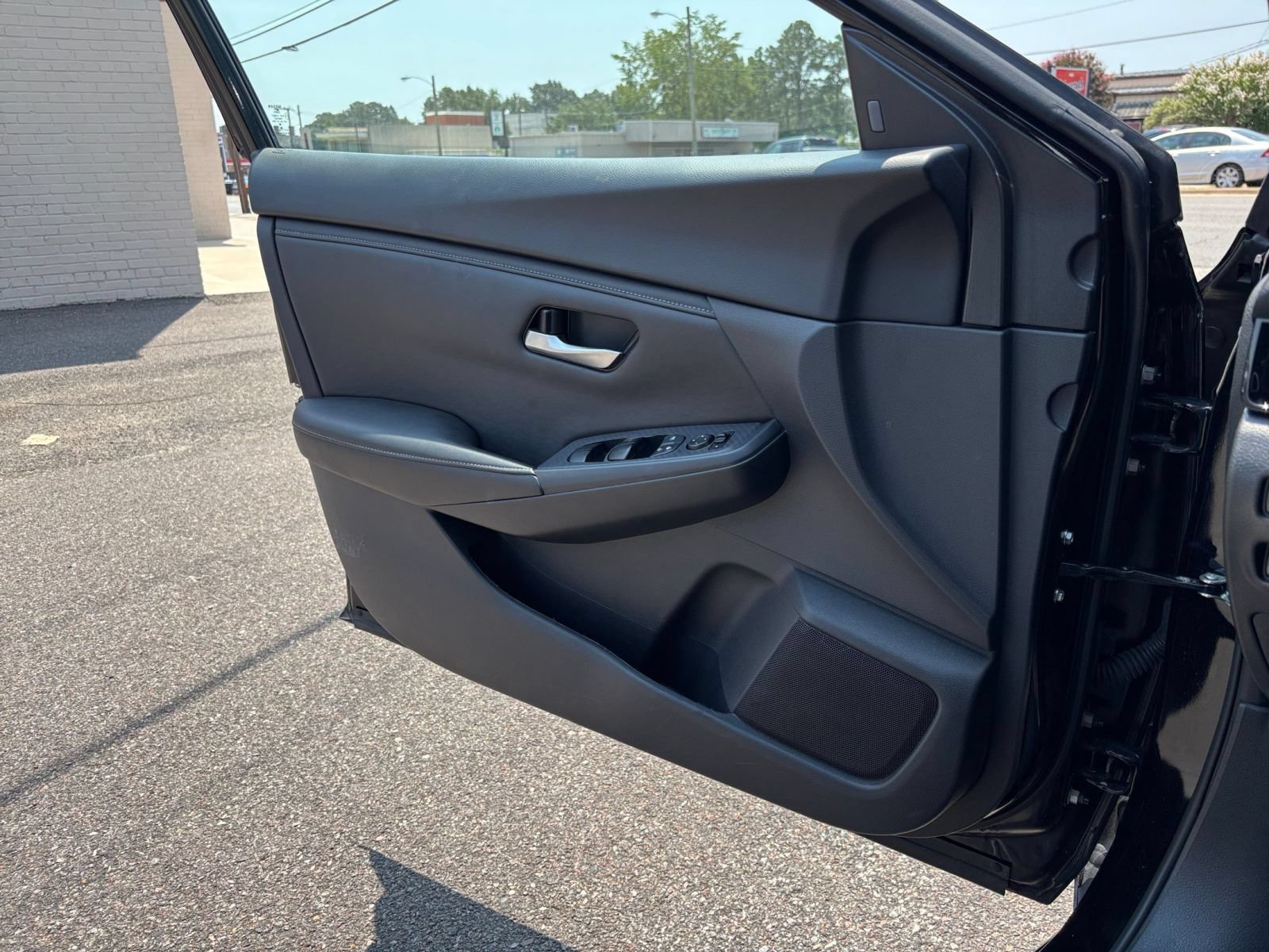 Used 2025 Nissan Sentra SV FWD image 15