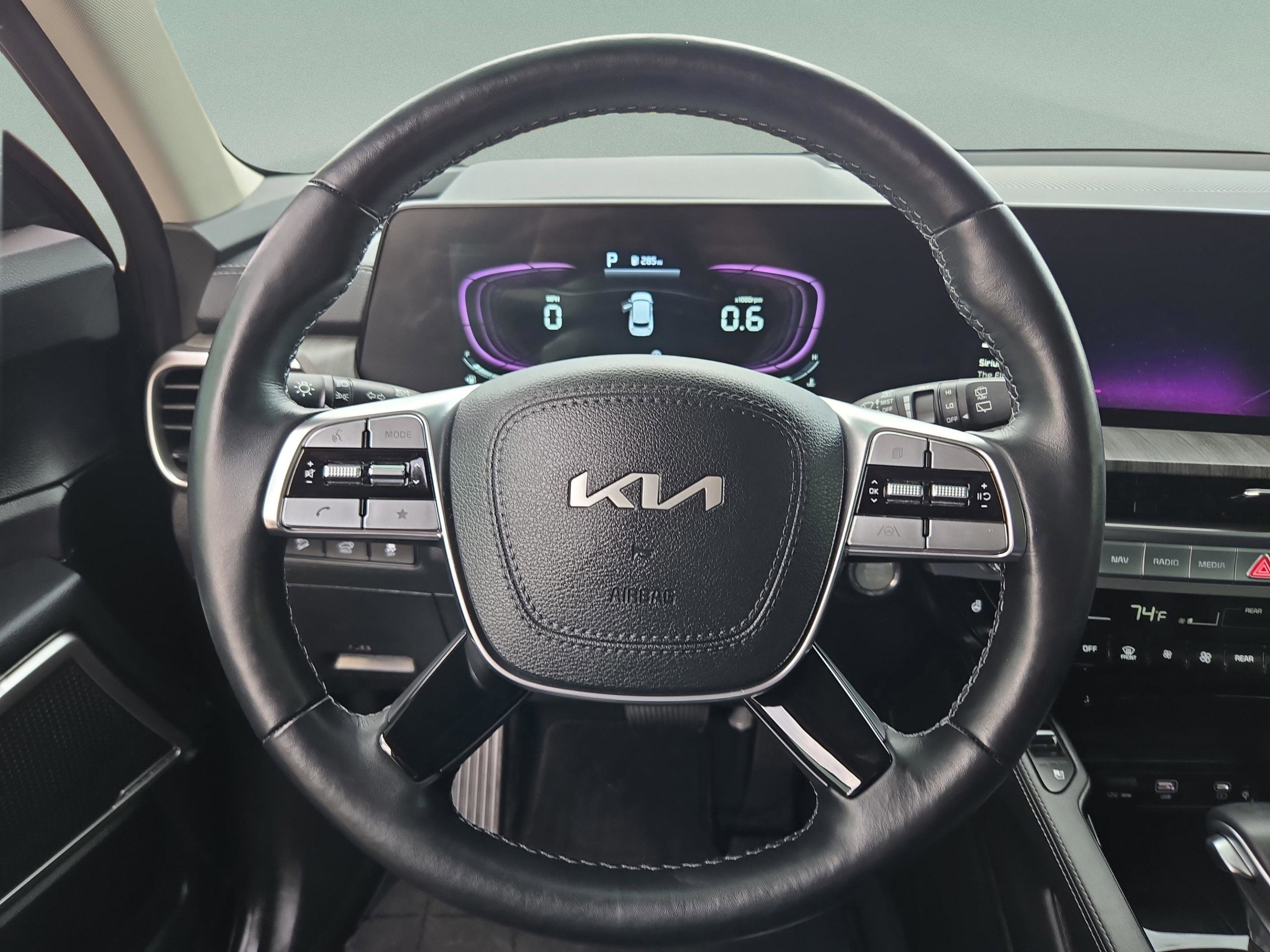 Used 2024 Kia Telluride EX w/ EX Captain's Chair Package image 12