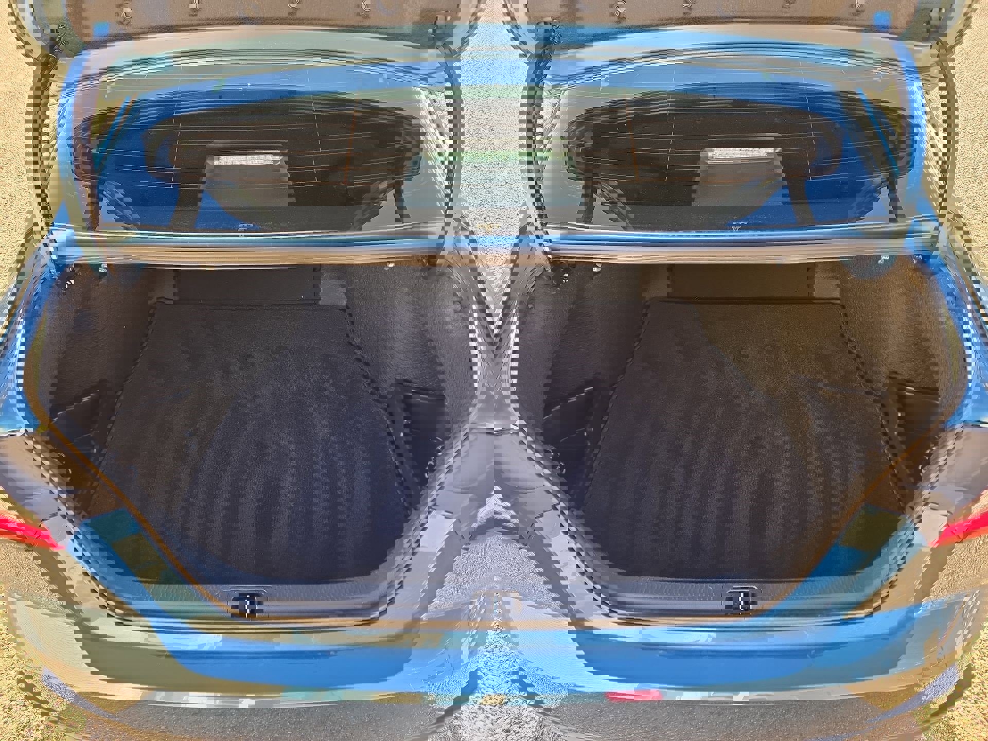 Used 2025 Toyota Camry SE w/ Multimedia Upgrade Package image 12