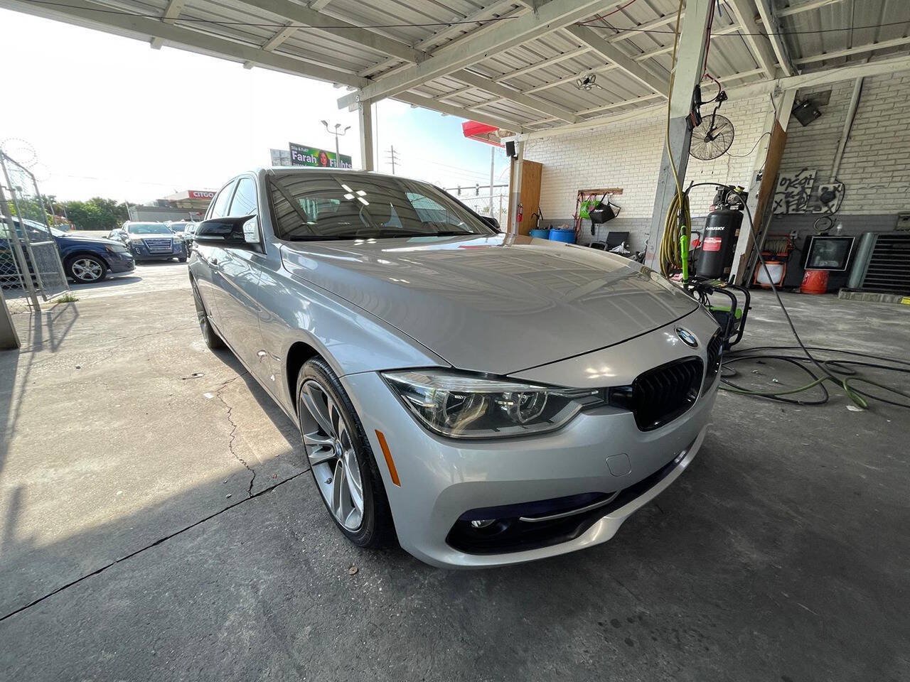 Used 2018 BMW 330i xDrive Sedan AWD/4WD image 6