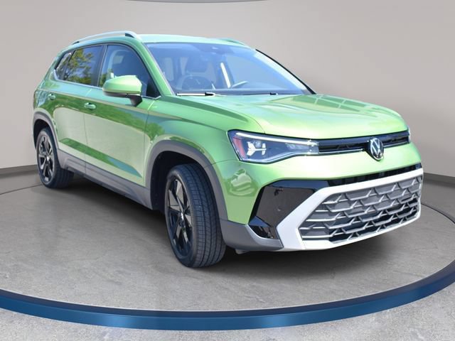 Used 2025 Volkswagen Taos SE FWD image 4