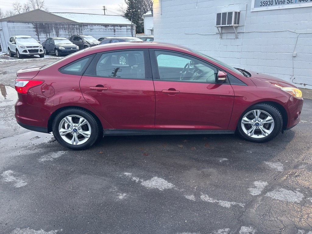 Used 2014 Ford Focus SE w/ SE Winter Package image 4