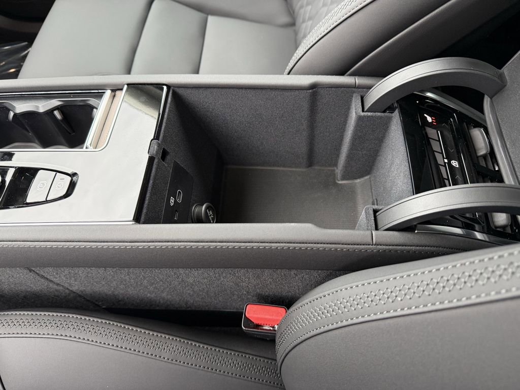 New 2026 Volvo XC90 B6 Plus w/ Protection Package Premier image 25