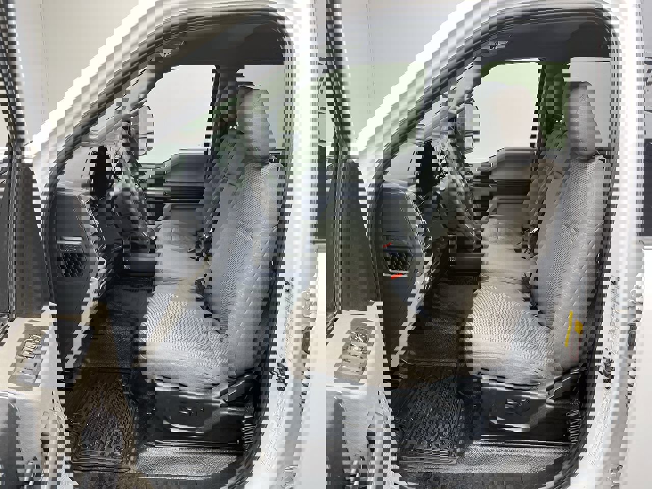 Certified 2020 Ford F250 XLT w/ XLT Value Package image 3