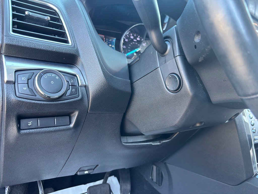 Used 2019 Ford Explorer Limited w/ Limited Luxury Package FWD image 39