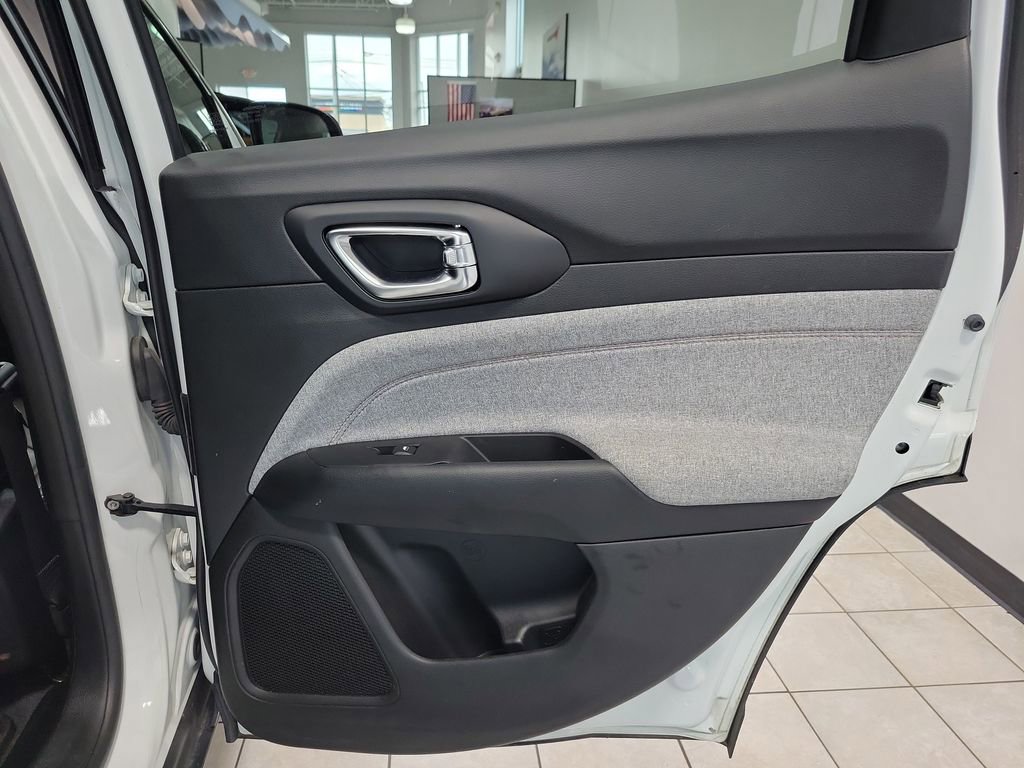 Used 2022 Jeep Compass Latitude AWD/4WD image 18