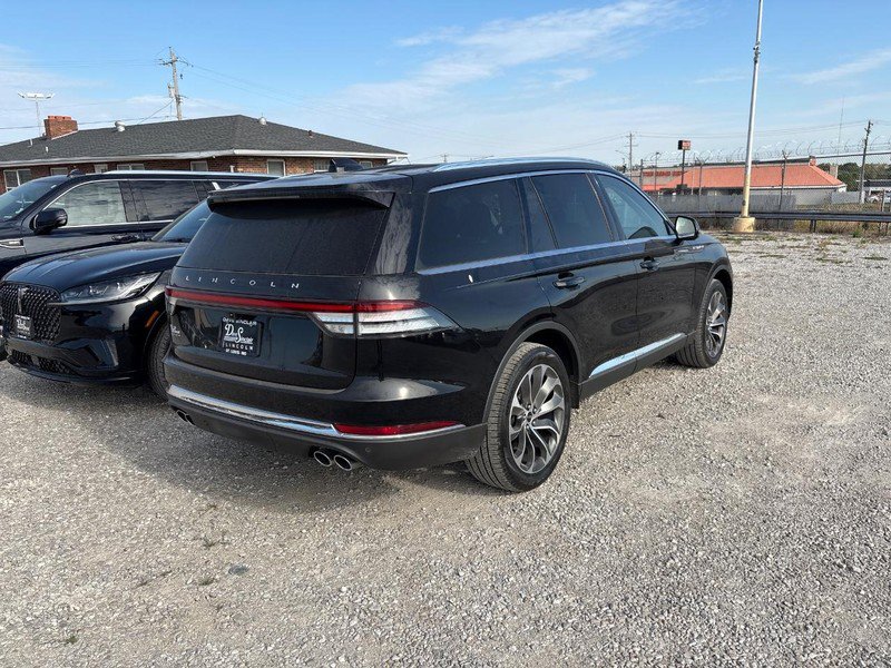 Used 2025 Lincoln Aviator Reserve w/ Luxury Package image 3