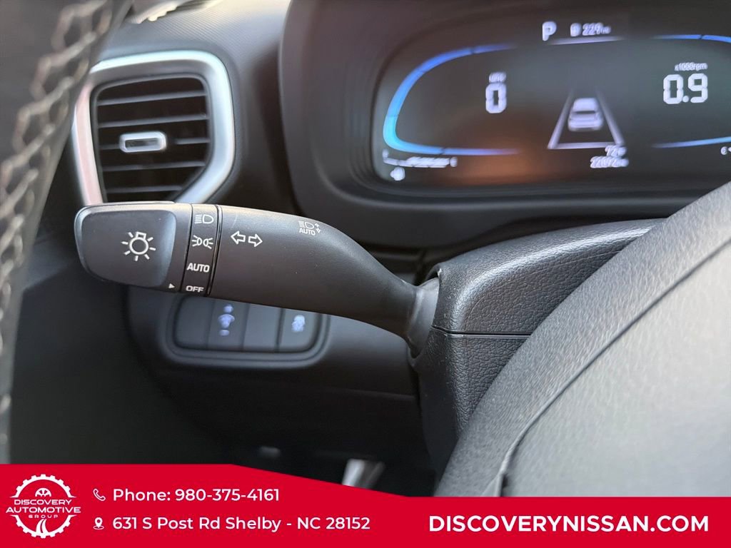 Used 2023 Hyundai Venue SEL image 26