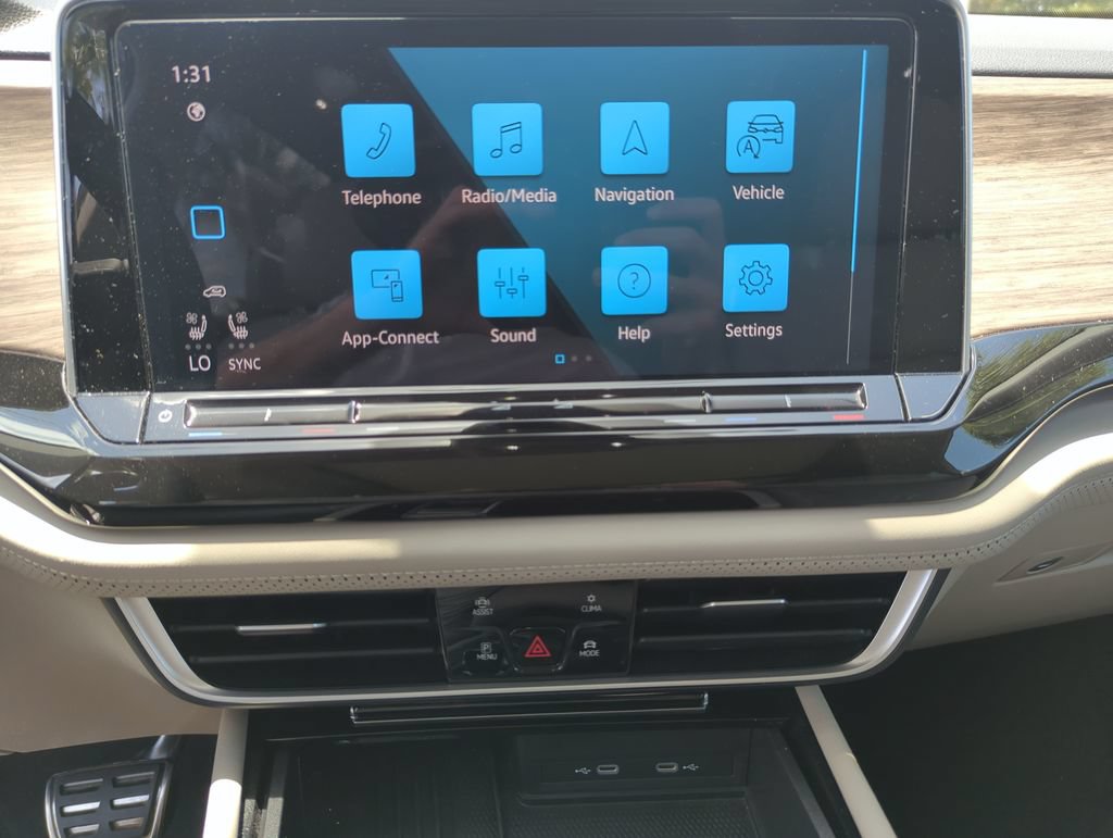 Certified 2026 Volkswagen Atlas SEL Premium R-Line AWD/4WD image 38