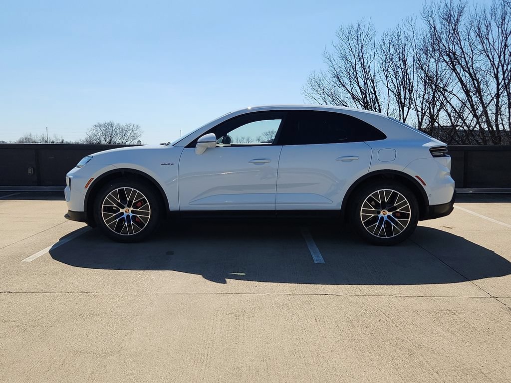 New 2026 Porsche Macan 4S Electric AWD/4WD image 2