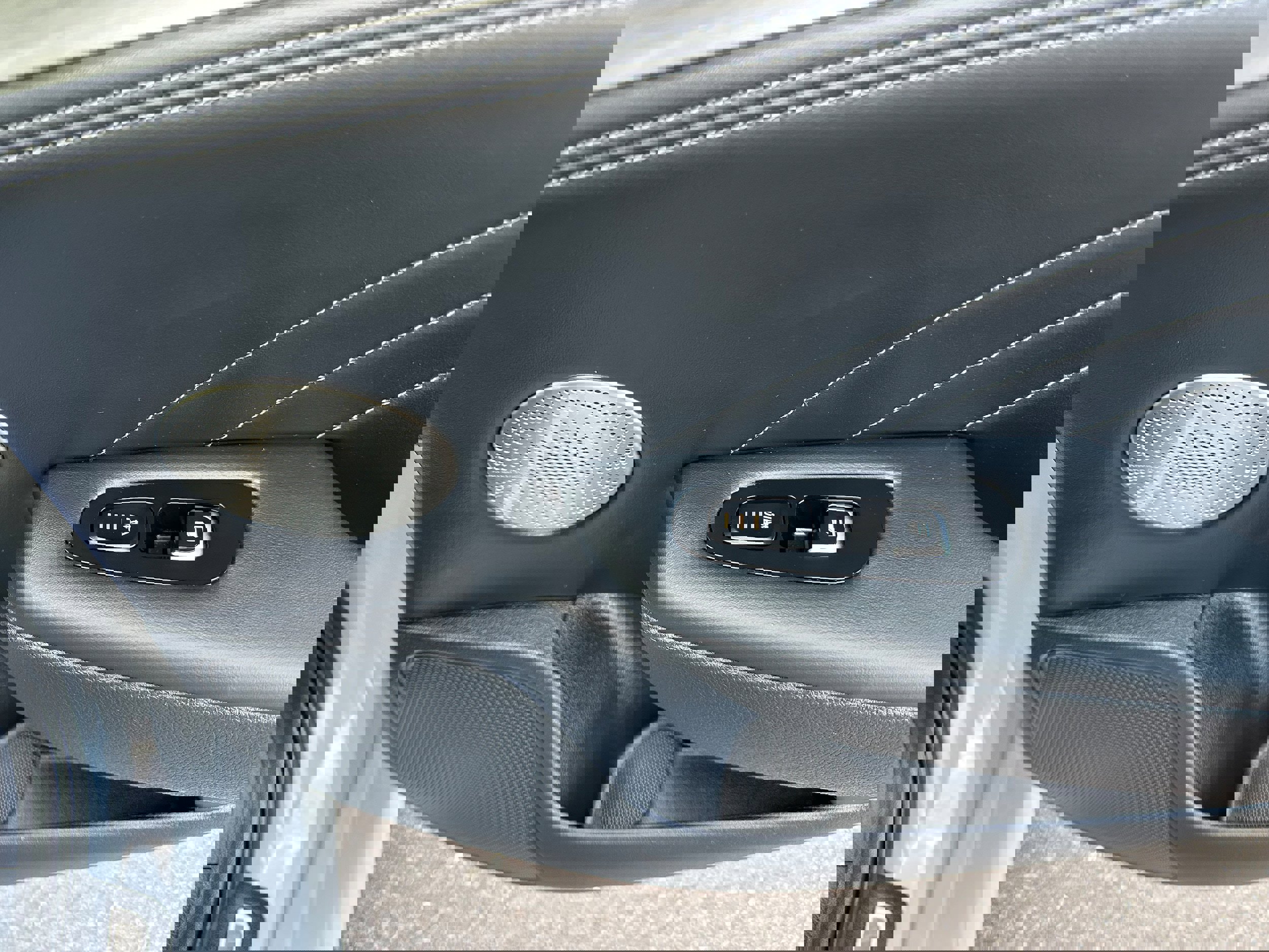 Used 2023 Kia Stinger GT2 image 21