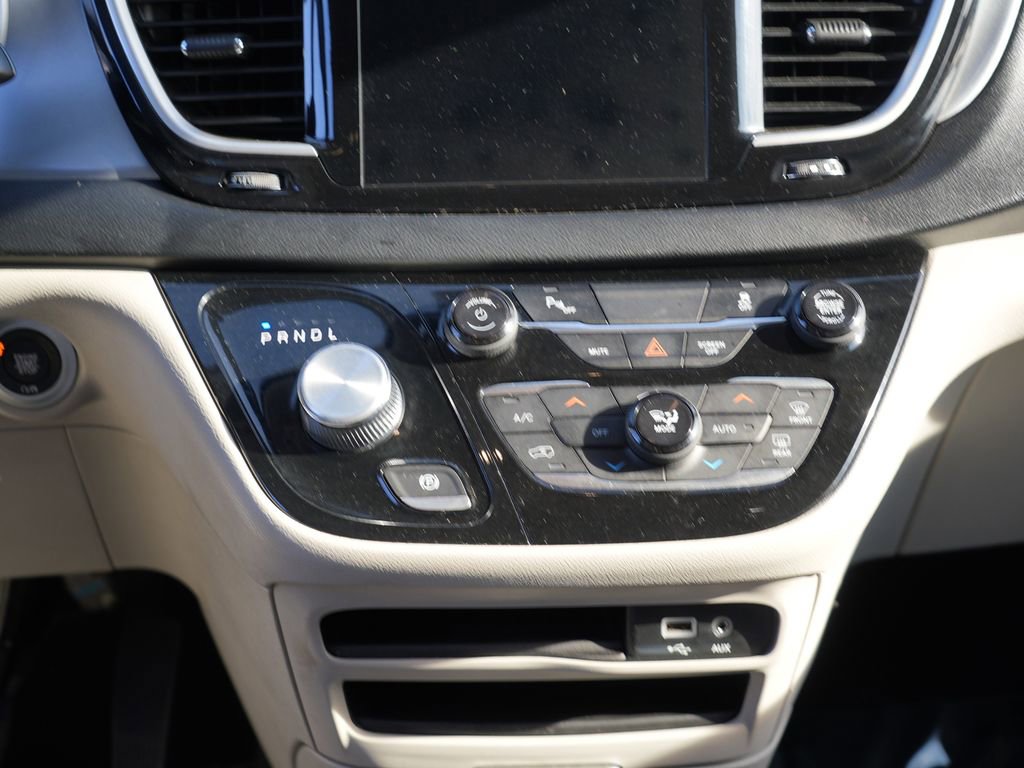 Used 2018 Chrysler Pacifica Touring Plus image 23