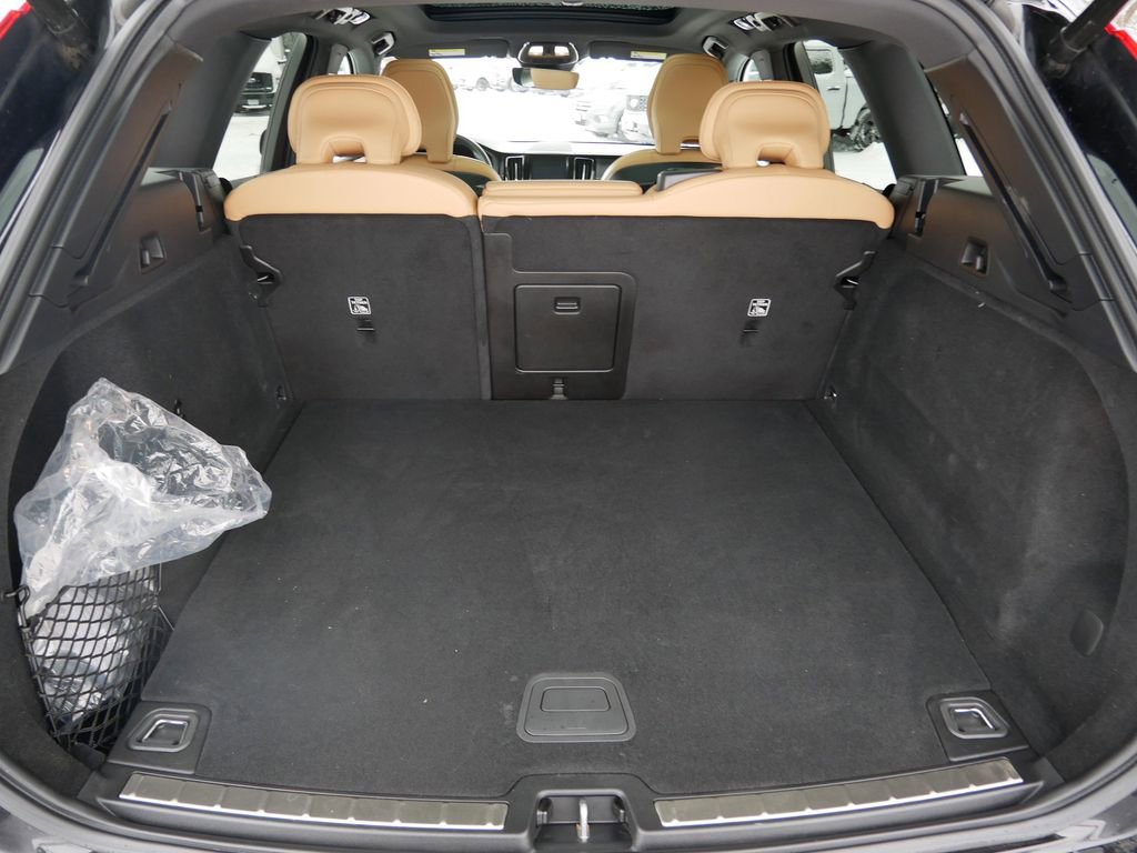 Used 2022 Volvo XC60 T8 Inscription w/ Advanced Package image 10